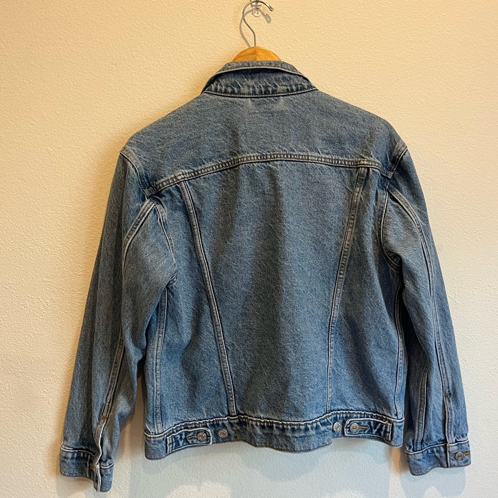 Levi’s Denim Trucker Jacket - Picture 2 of 3